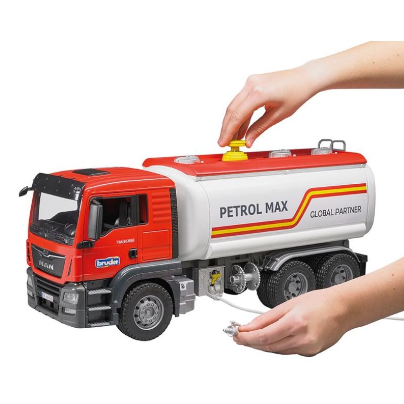 Bruder MAN TGS pétrolier 1:16