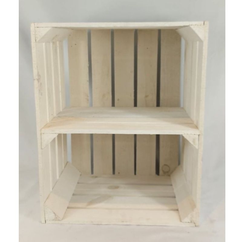 Caisse en bois blanche verticale