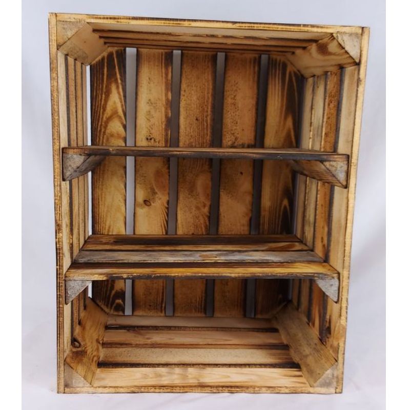 Caisse en bois brûlée verticale