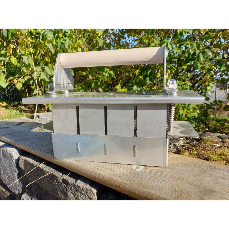 Presse mottes main 4 mottes inox poignée bois incluse