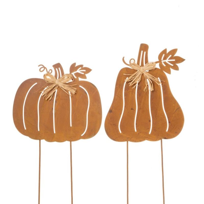 Citrouille sur pic métal rouille